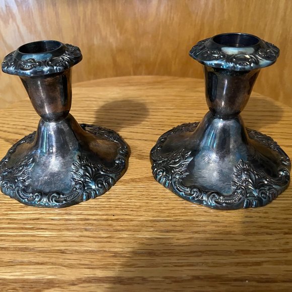 VINTAGE PAIR OF BAROQUE BY WALLACE SILVER PLATE 750 CANDLE STICKS/HOLDERS. HEAVY - Picture 2 of 8